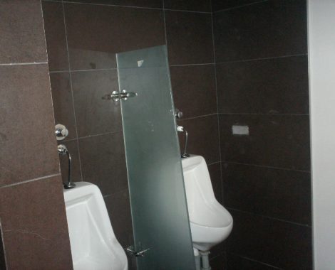 separadores de baños en vidrio