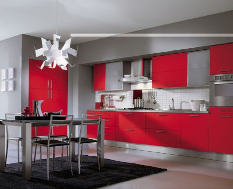 Cocina-Integral-enchapada-en-formica-color-rojo-mesón-en-acero-inoxidable-y-campana-extractora-con-ducto.